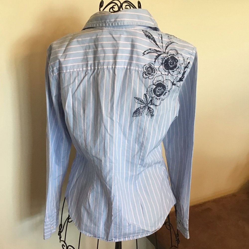 GAP Blouse Shirt Button Down fitted 0 Floral Accent - Picture 3 of 8